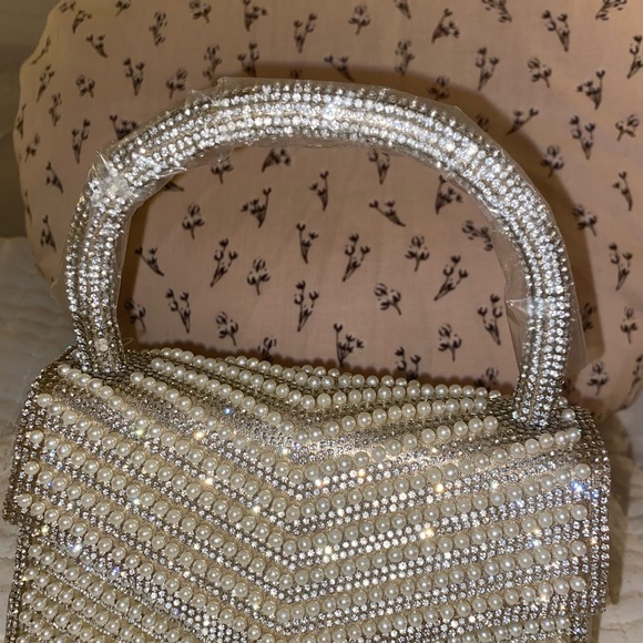 NWT Francesca’s Pearl & Rhinestone Embellished Gold Formal Purse - Picture 5 of 12